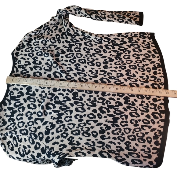 Chico's Animal Print Crew Neck Sweater - Black and Tan. LG. #0196 - Picture 10 of 11